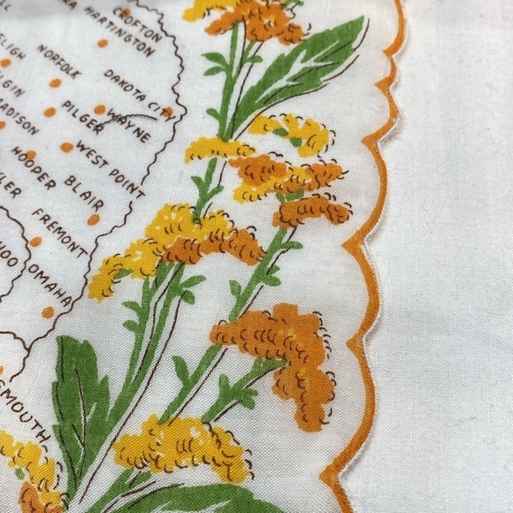 Large Vintage Handkerchief with Neraska Map 12x12 inch scalloped edge​​ - Picture 4 of 4